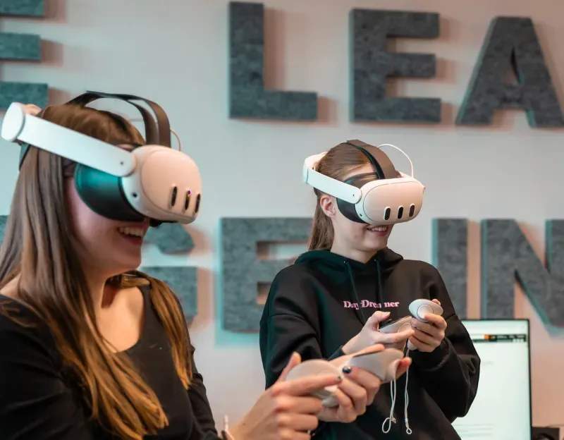 株式会社ネクストビジョンVRスタジオ 13